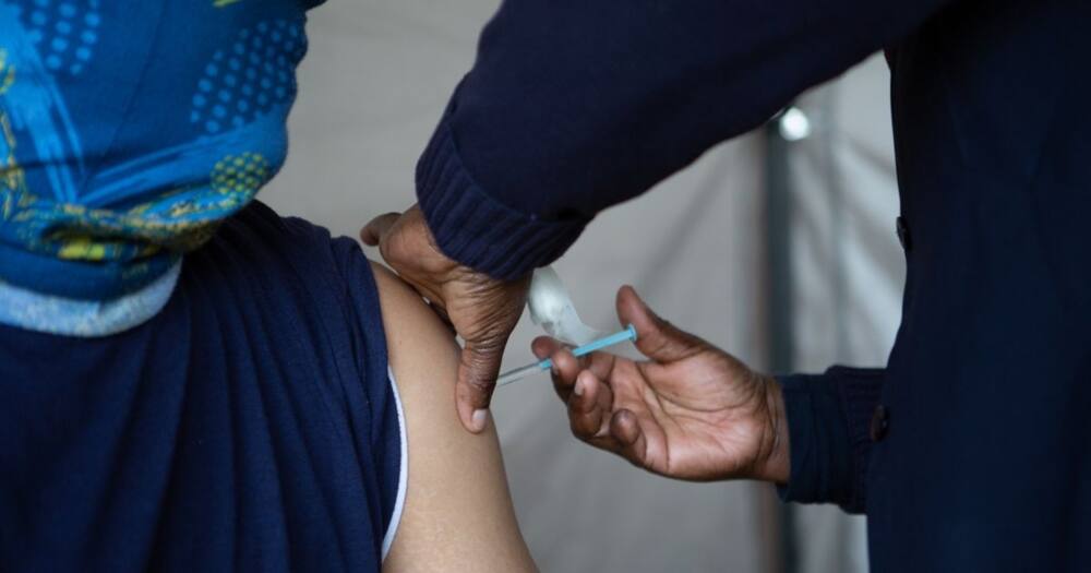 South Africans, access, 800 vaccine sites