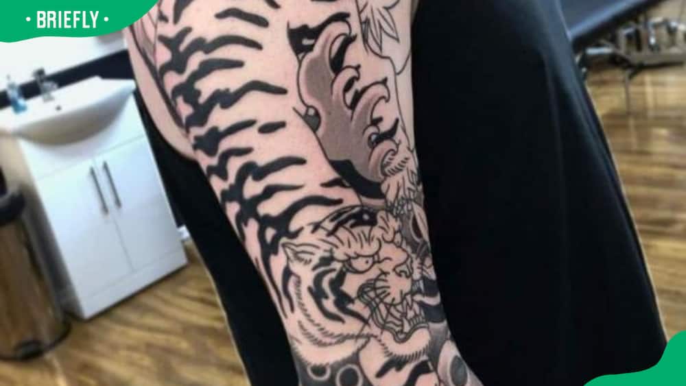 Japanese tiger and waves tattoo design