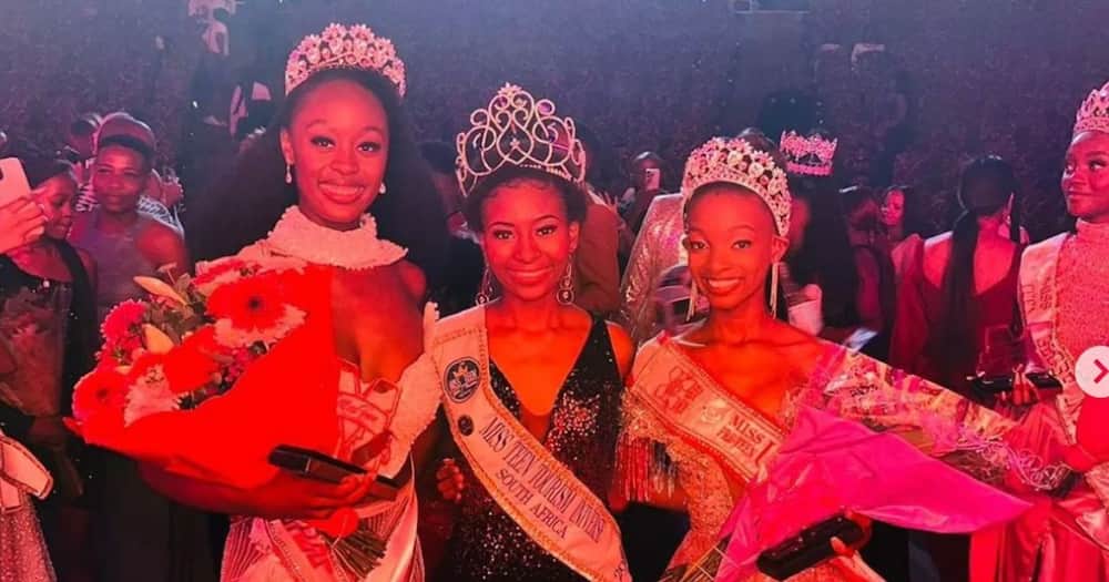 Miss Teen Universe South Africa, Lisolethu Jacobs, with first and second princesses.