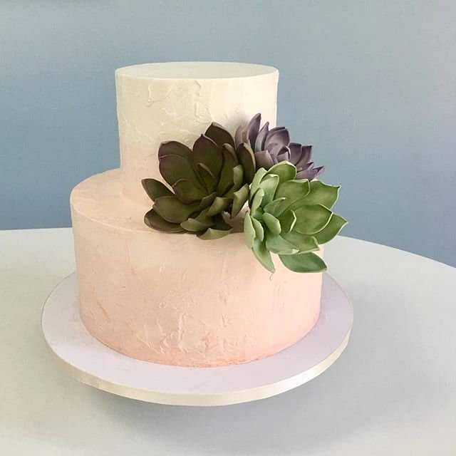 The most  popular  wedding  cakes  flavors  of 2019 