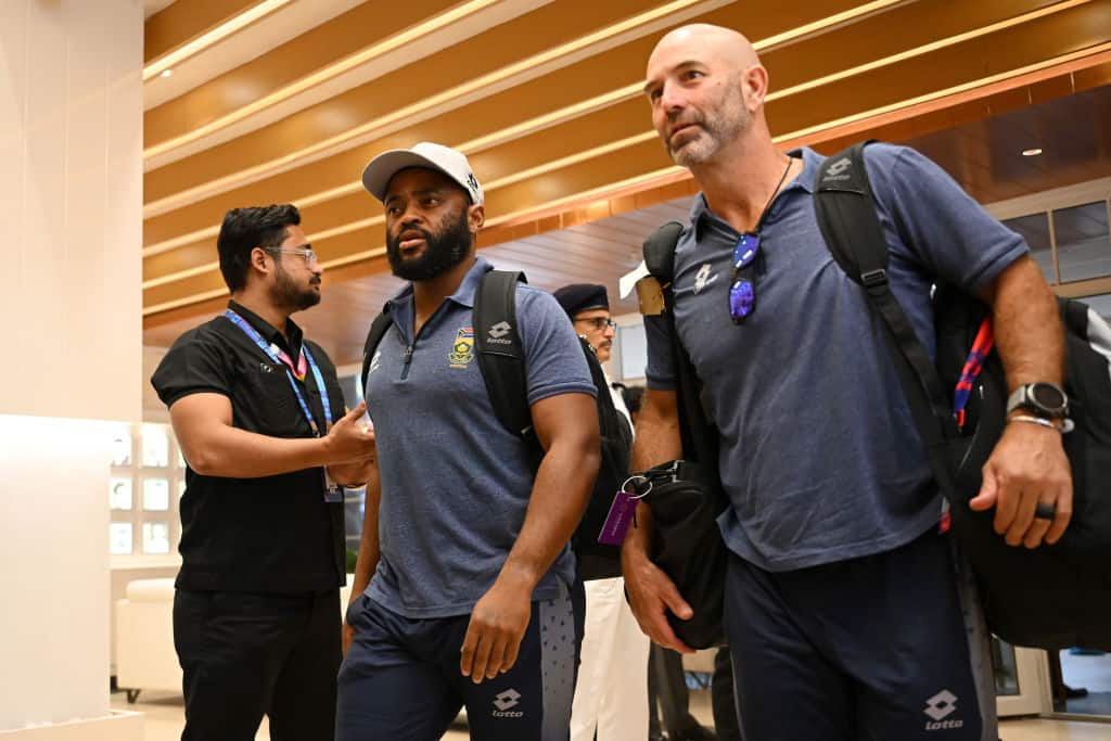 Temba Bavuma And Rob Walter Get ‘Empty’ Reception At OR Tambo ...