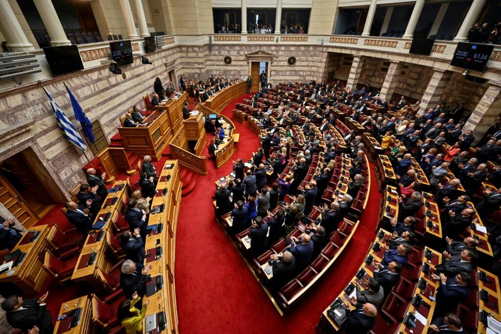 Greek Government Survives Vote Over Wiretap Scandal Za