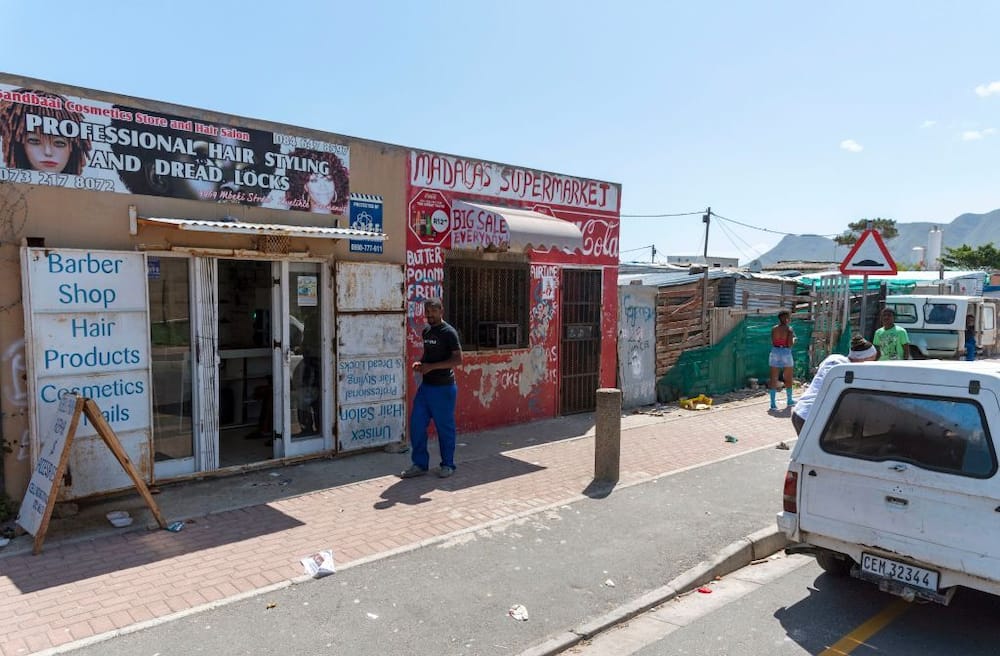 Covid pandemic cuts down kasi hair salons: "Situation is quite bad"