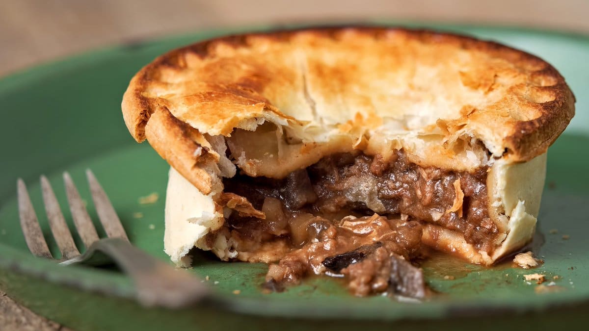 how-to-make-steak-and-kidney-pie-using-easy-recipes-in-south-africa