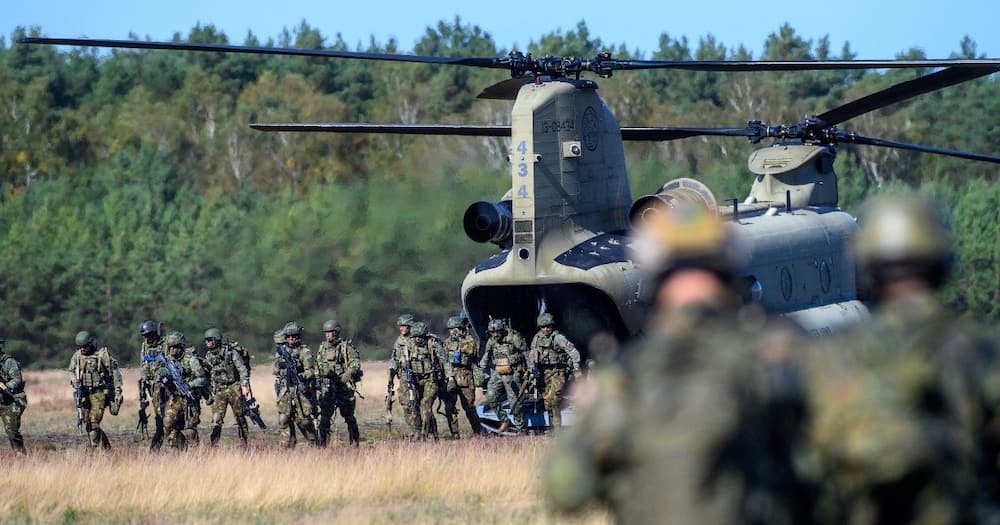 Reactions piece US Army training in KZN caught on camera: "Our soldiers training with the big boys"