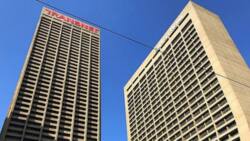 Transnet to sell iconic Carlton Centre for R900m, Mzansi not amused: "let Cyril buy it"