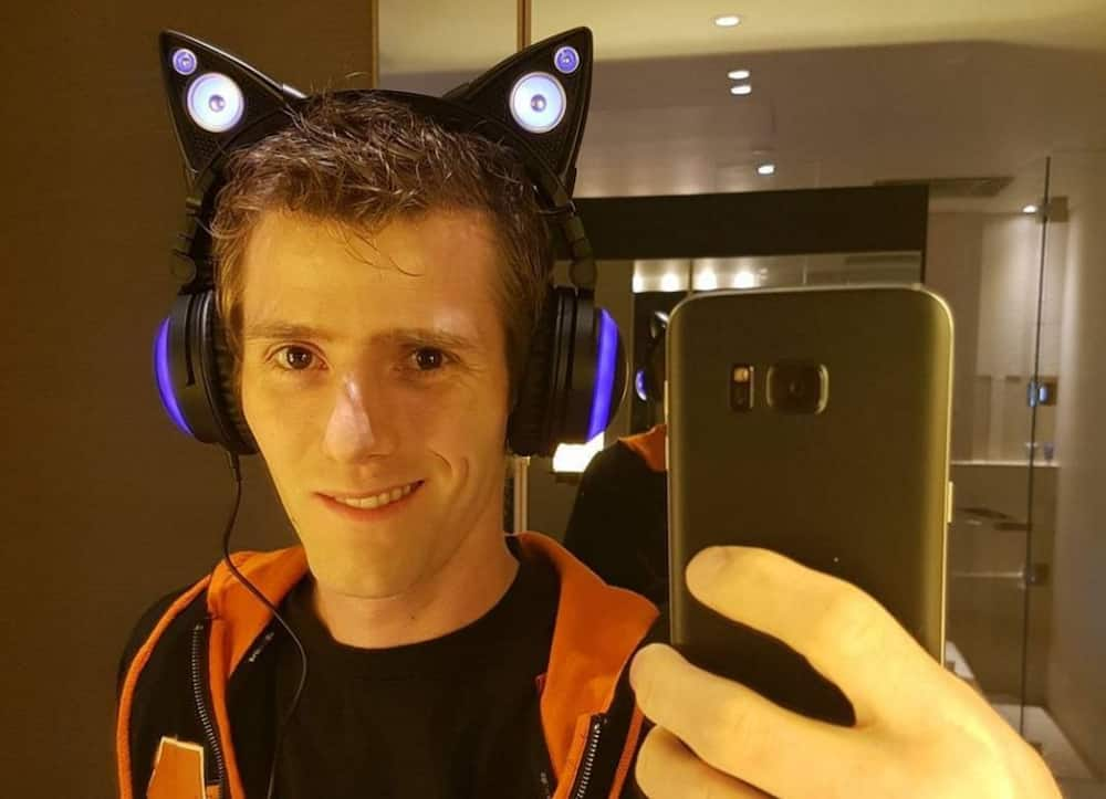 Linus Sebastian net worth, age, wife, education, house, twitch EU