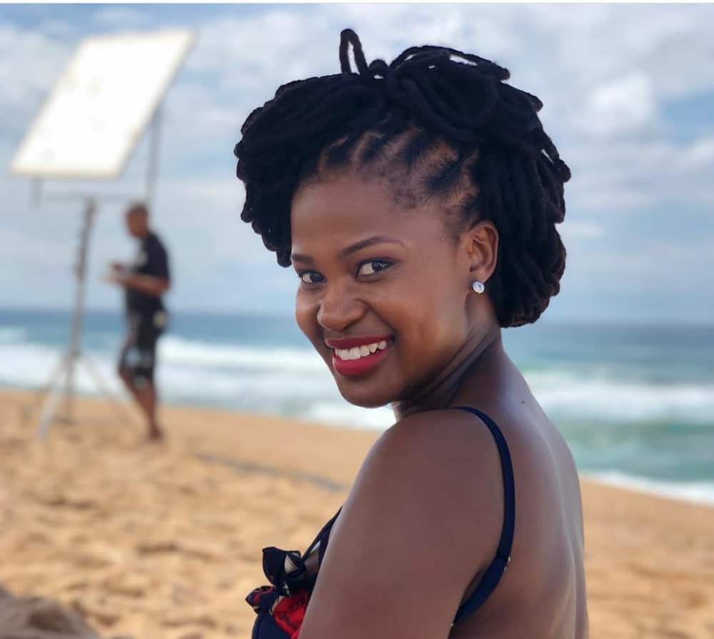 Zenande Mfenyana hairstyles