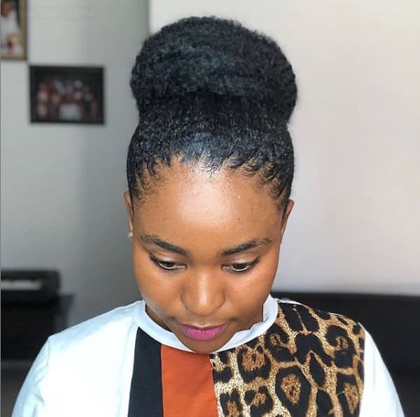 Quick & easy Sleek Bun. Enjoy! #4chairclub #4chair #naturalhairtutoria... |  4c natural hairstyles | TikTok