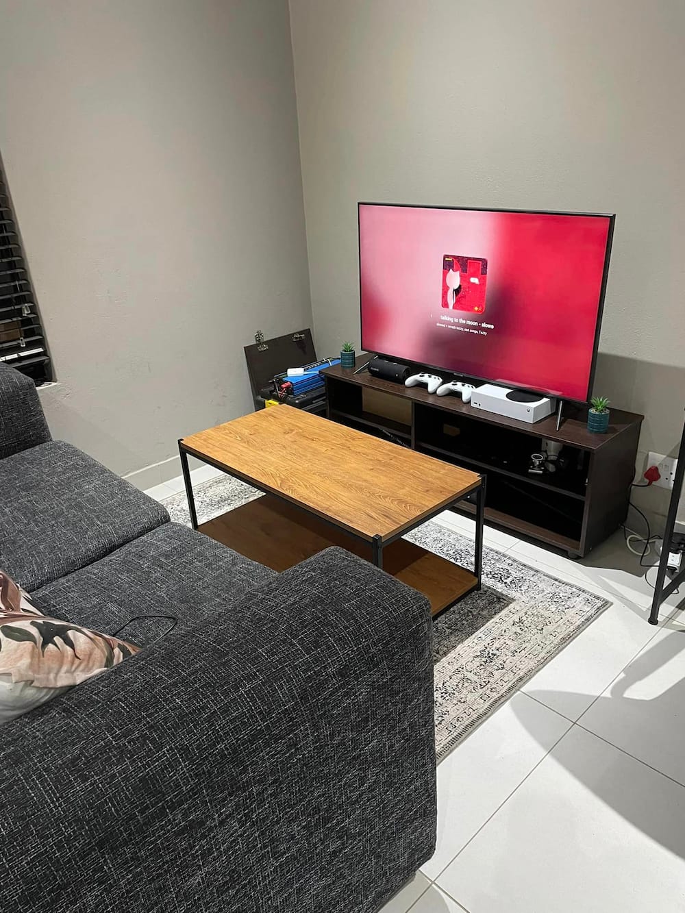 South African Shares Interior Design of Work Space and Bedroom on Facebook Group, Netizens Share Feedback