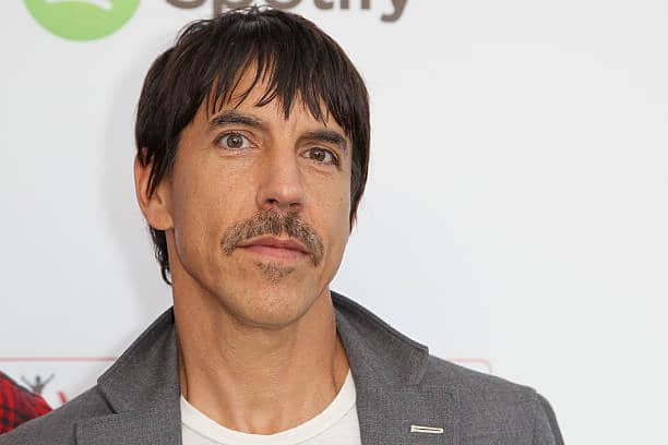 Who has custody of Everly Bear Kiedis?