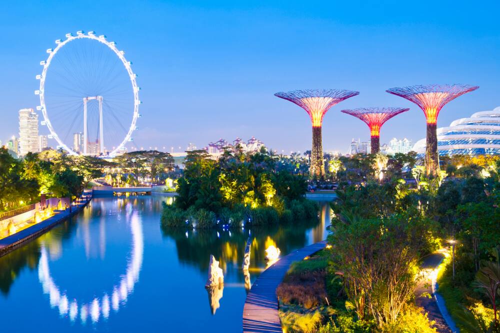 The Singapore Flyer is a giant Ferris wheel located in Singapore, constructed in 2005–2008