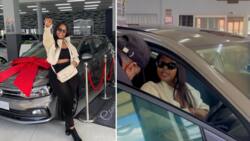 Fine babe shows off keys to her new VW, Mzansi celebs flocked to applaud her achievement: "You go girl"
