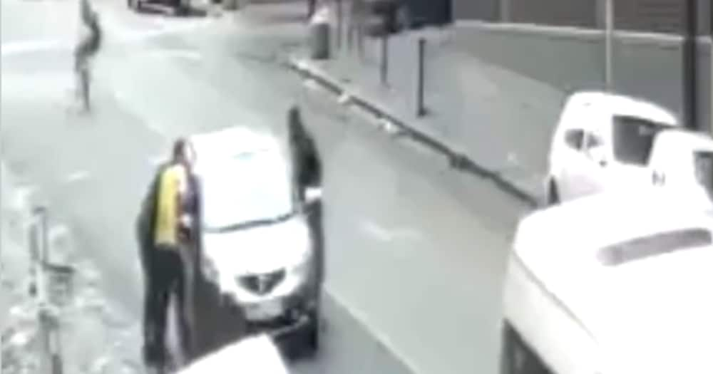 Clip of Motorist Getting Robbed in Joburg CBD Shared Online, Sa Reacts