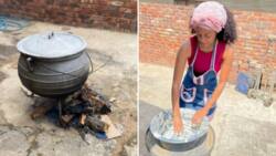 Itumeleng Khune's missus Sphelele serves up major wife goals, cooks idombolo over an open fire