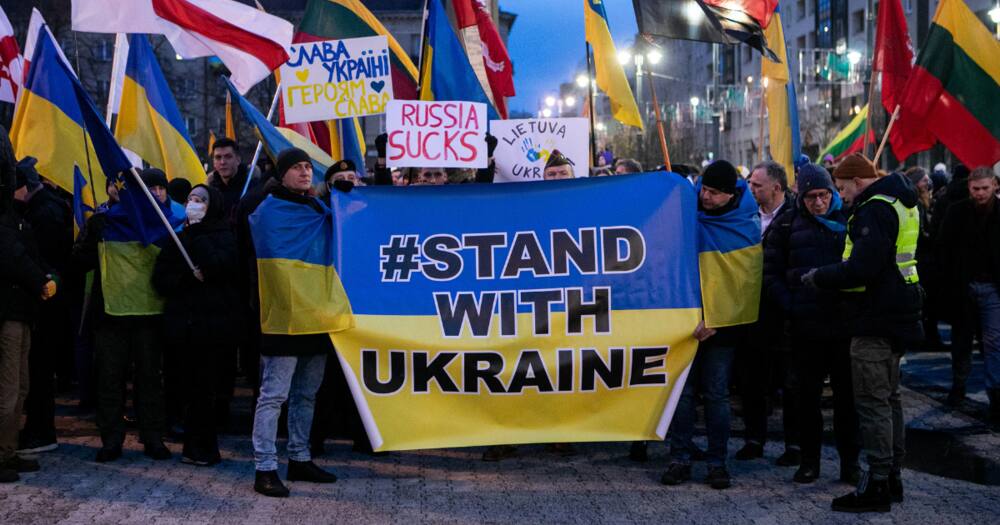 Ukrainian citizens, fight the war, Russian invasion, crowdfunding, weapons