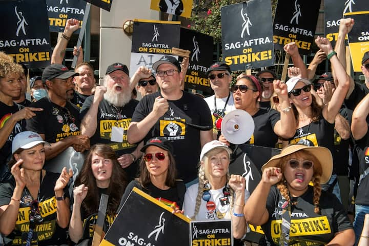 Actors and Hollywood studios hold strike talks - Briefly.co.za