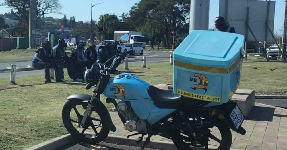 Delivery, guy, pops, wheel, motorbike, Mzansi