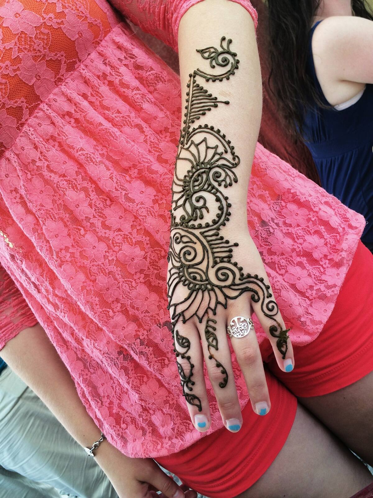 60+ Modern Palm Mehndi Designs & Ideas For Brides-To-Be