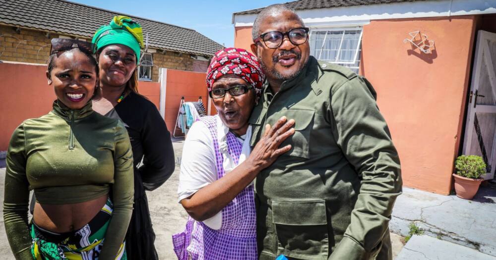 Fikile Mbalula's door-to-door campaign gets tongues wagging