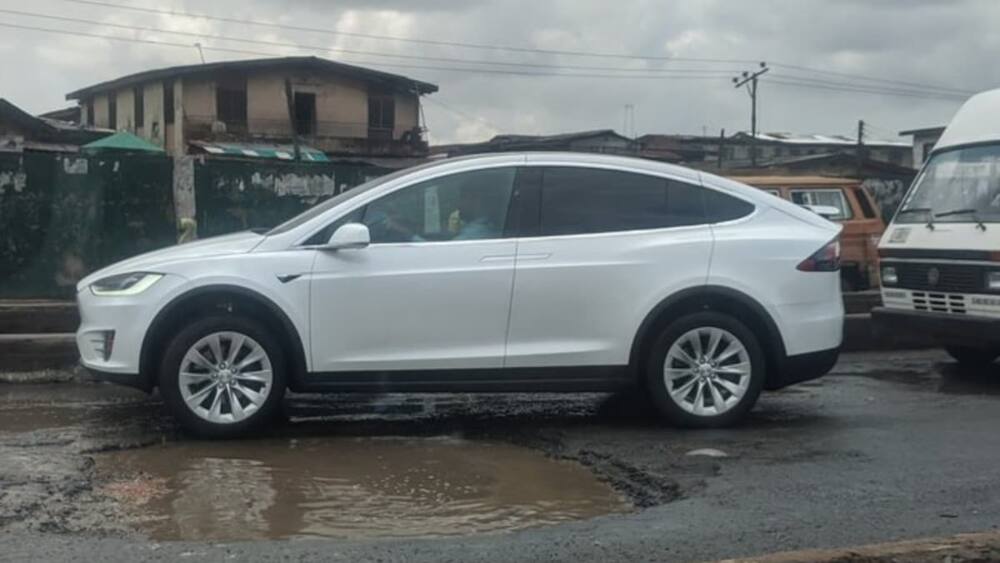 Photo of Tesla electric car trying to avoid big pothole in Lagos causes frenzy online