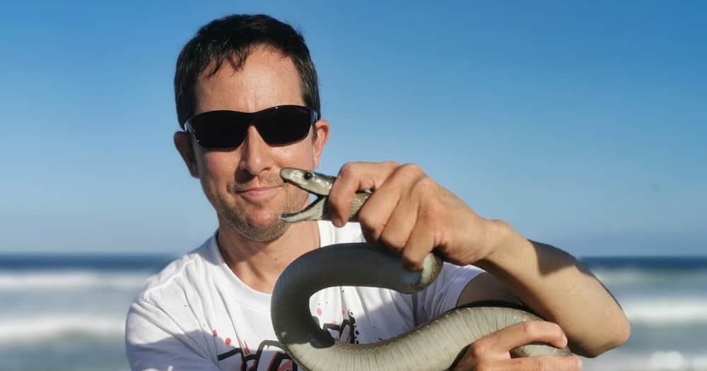 Durban Fisherman Helps Snake Man Jason Arnold Make Another Big Catch