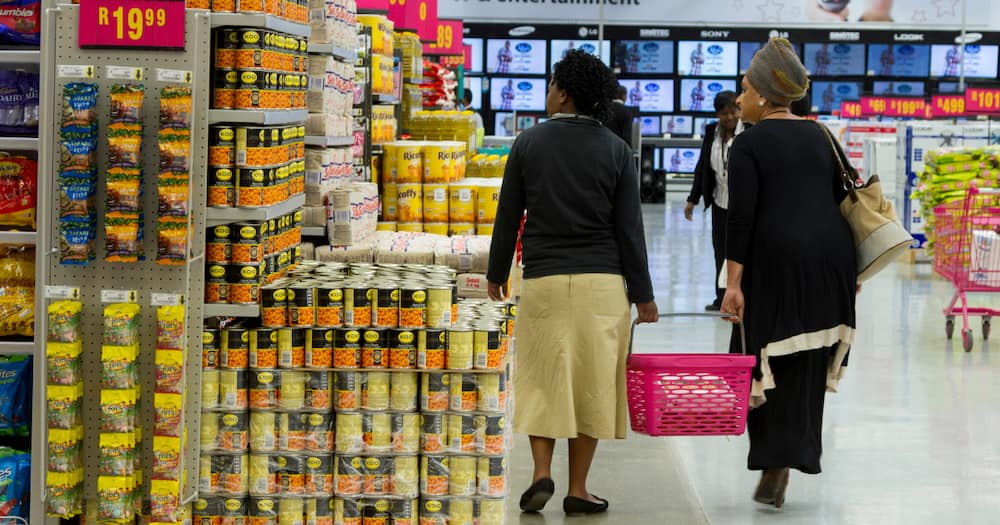 South Africans Tighten Belts as Cost of Food Basket Rises to R4 000 a Month