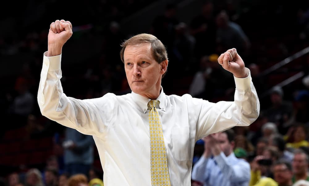 Dana Altman of the Oregon Ducks reacts to a play during the first half of the game against the Memphis Grizzlies
