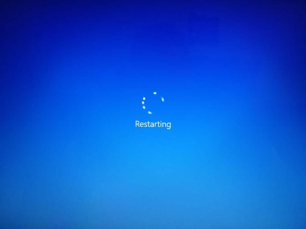 computer randomly restarts after windows 10 update