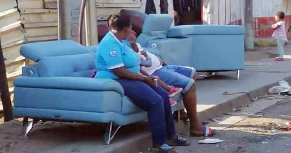 blue couch, Durban, KZN, looting, tour, gallery, restored, refurbished, December, crime