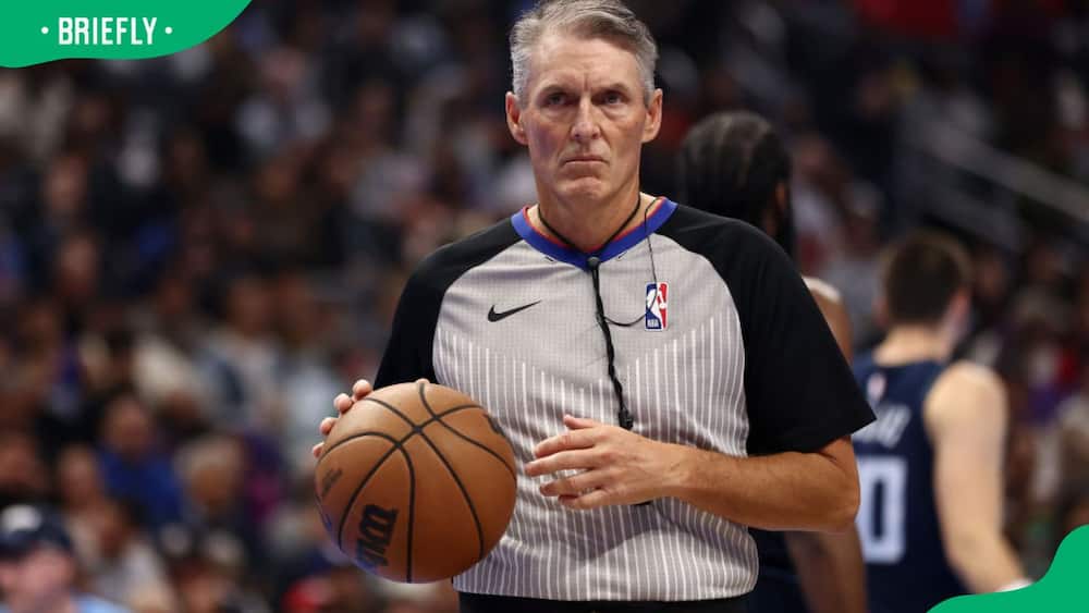 Scott Foster during a match between the Los Angeles Clippers and the New Orleans Pelicans in 2023