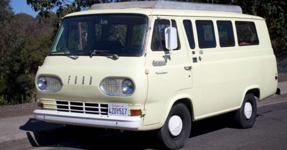 Ford Econoline E150 Van