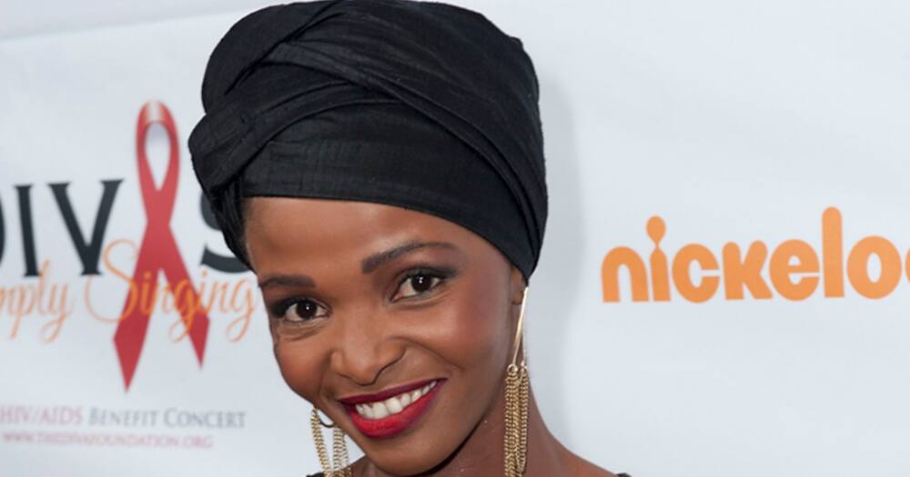 Simphiwe Dana insists that the government is acting like dictators