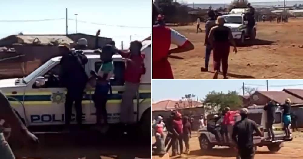 Video, Protestors, Seize, Piggyback, SAPS, Van, Middelburg, Rockadale, Township, Mpumalanga, Social media, Tariffs, Steve Tshwete Local Municipality.