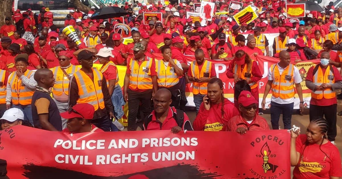 police-and-prison-wardens-affiliated-to-popcru-march-to-union-buildings