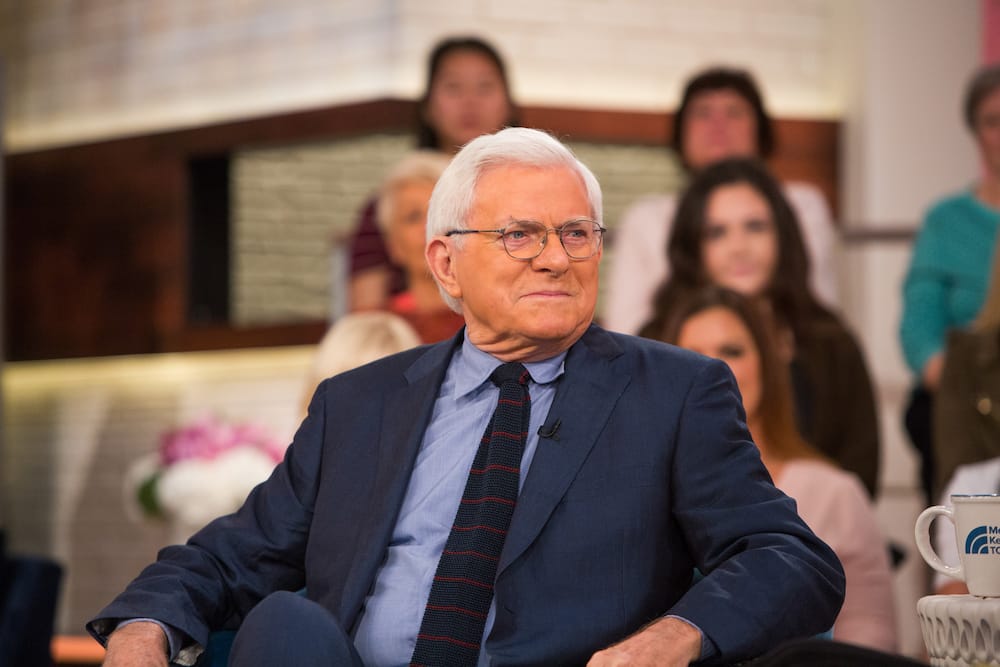 is phil donahue still alive