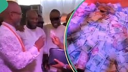Wedding guests devise new style to flaunt cash at wedding: "Igbo men have changed their pattern"
