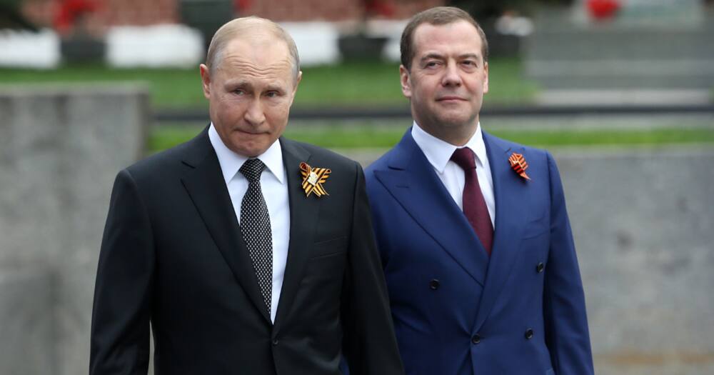 Dmitry Medvedev says countries will be met with war they arrest Vladimir Putin