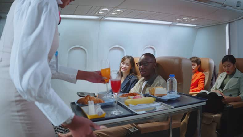 how much do flight attendants earn