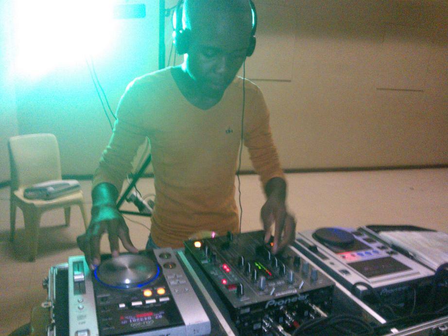 Dj Coach Tsekeleke Biography: Age, Partner, Parents, Song, Reality Show ...