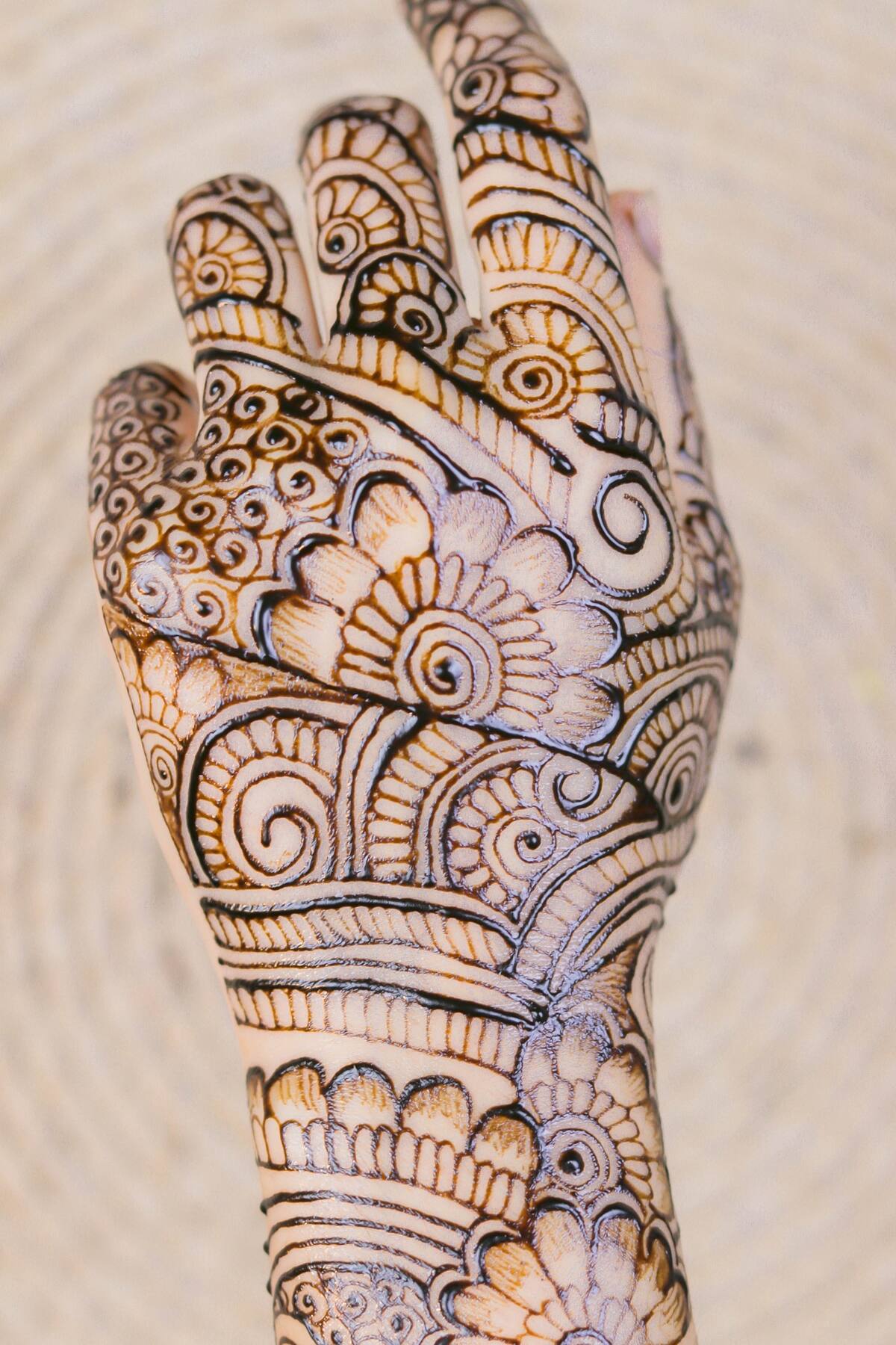 Palm Henna: 15 Simple and Easy Indian Full Palm Mehndi Designs 2021