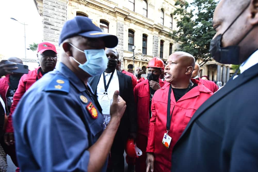 EFF, Economic Freedom Fighters, SAPS, South African Police Service, SONA, State of the Nation Address, Members of Parliament, City Hall, Cape Town