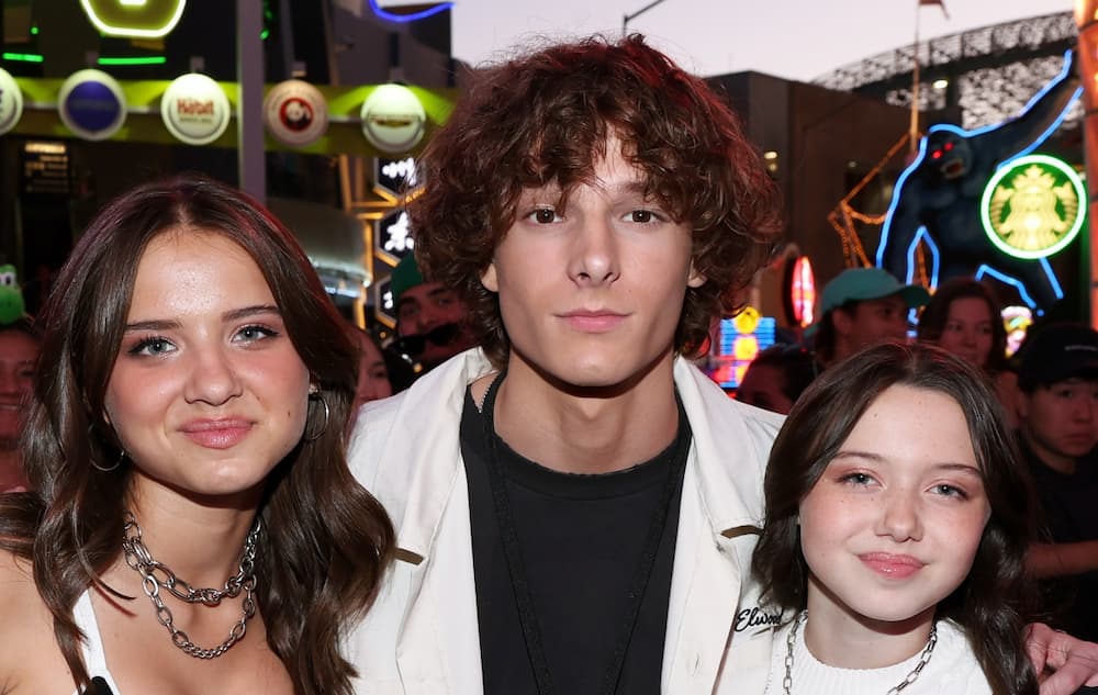 Madeleine McGraw (L), Mason Thames, and Violet McGraw attend the Opening Night Celebration of Halloween Horror Nights at Universal Studios Hollywood on September 07, 2023