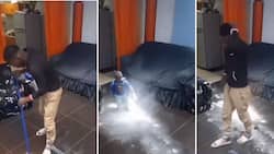 Naughty child throws flour after dad sweeps in funny video, SA cracking jokes: “He’s the owner of the house”