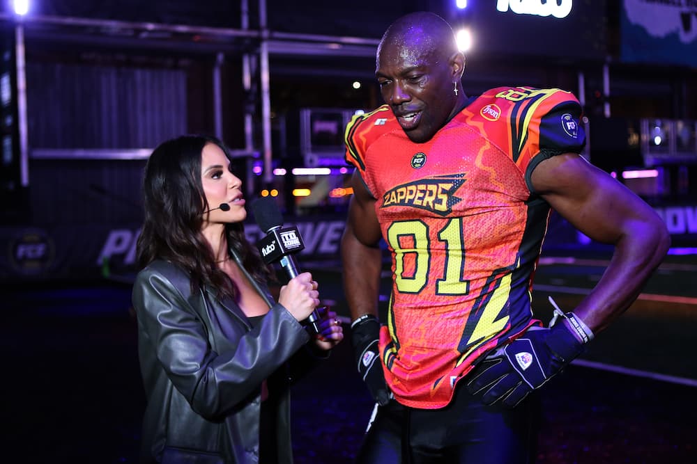 Charly Arnolt interviewing Terrel Owens