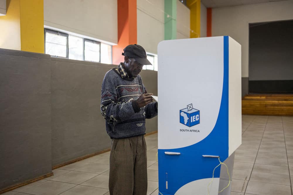 An elderly man votes during the special elections in South Africa in 2024.
