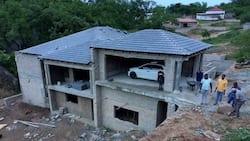 "Beautiful but skew": Mzansi social media family unsure over mansion being built in SA