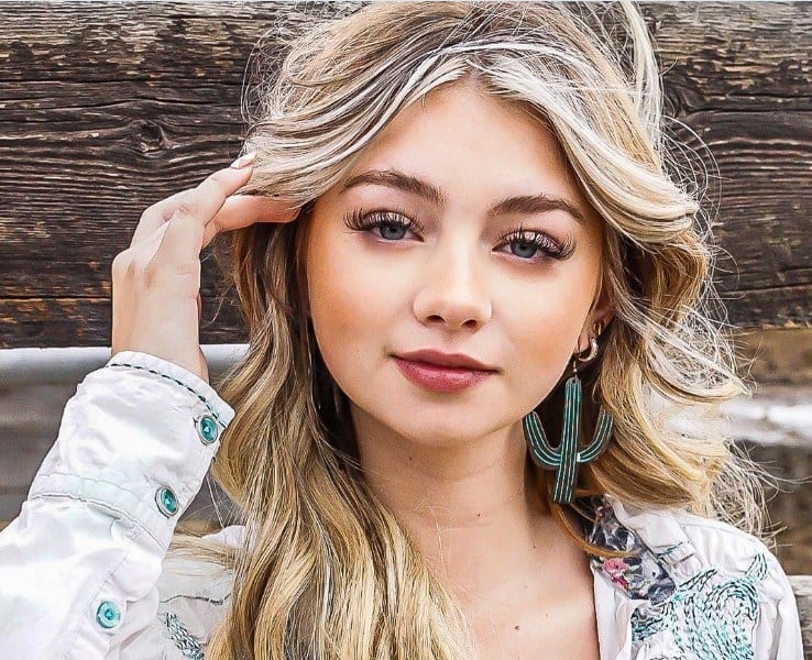 Who is Alexandra Cooper? Age, boyfriend, height, podcast, net worth,  profiles 