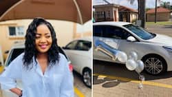 Lady celebrates her friend’s car's 1st birthday, buys balloons and takes them to the car wash, Mzansi in awe
