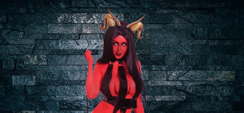 There's a Jasmine Tridevil three-boobed woman Halloween costume